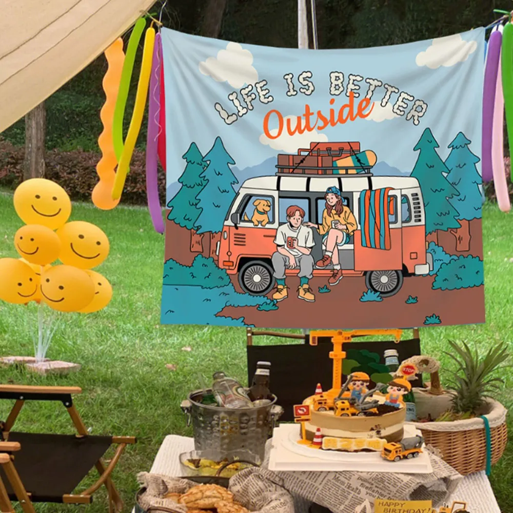 Outdoor Adventure Background - ผ้าแขวนผนังลายรถแคมป์ปิ้งสไตล์เรโทร, ฉากผจญภัยกลางแจ้งและป่าไม้, ของตกแต่งสไตล์โบโฮสำหรับห้องนอนหรือหอพัก